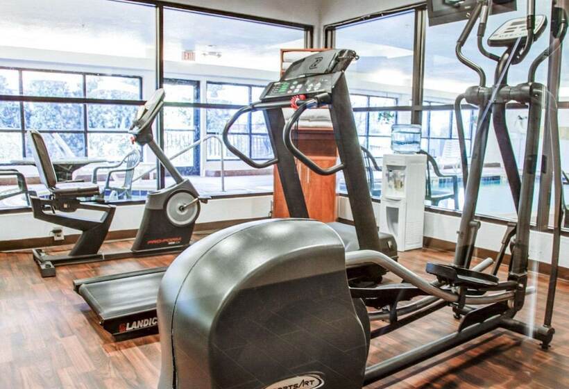 هتل Comfort Suites Lombard   Addison