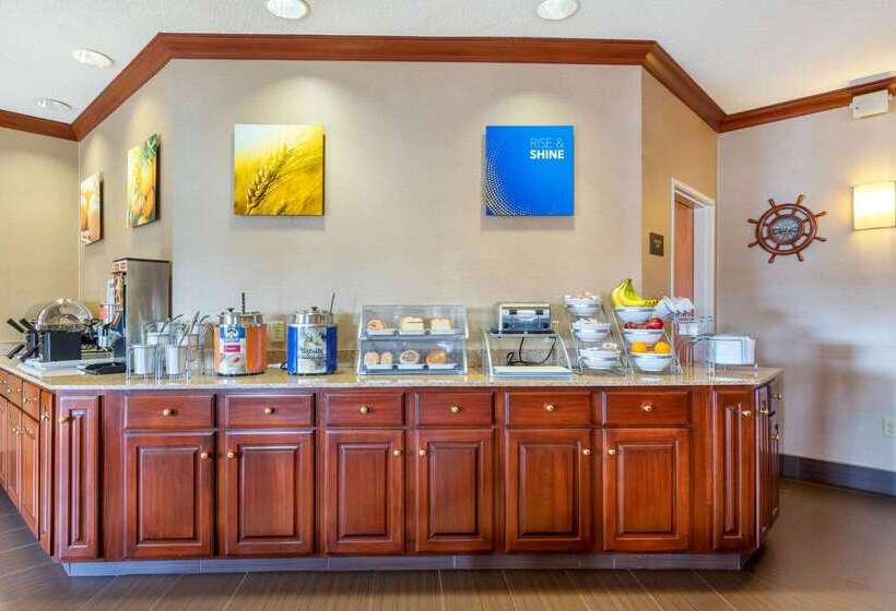 בית מלון כפרי Comfort Suites Stevensville  St. Joseph