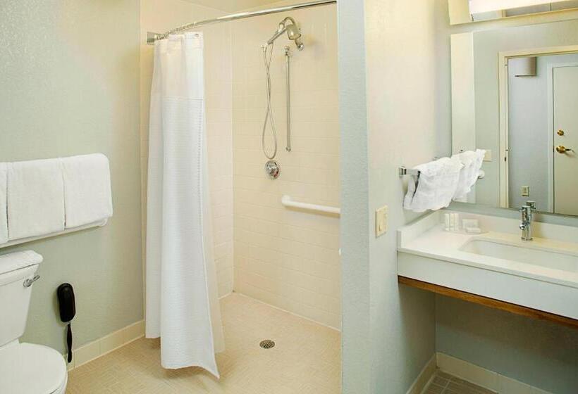 فندق Courtyard By Marriott West Palm Beach Airport