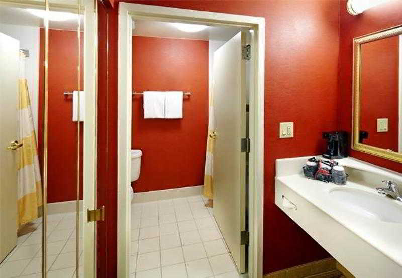 فندق Courtyard By Marriott West Palm Beach Airport