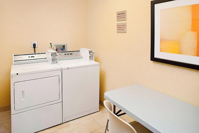 فندق Courtyard By Marriott West Palm Beach Airport