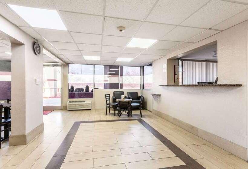בית מלון כפרי Econo Lodge Inn & Suites Near Bricktown