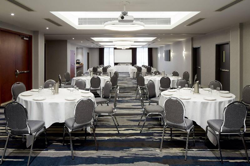 هتل Fairfield Inn & Suites By Marriott Montreal Airport