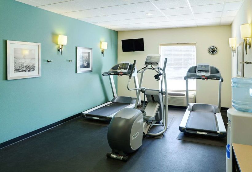 هتل Hampton Inn & Suites Saint John