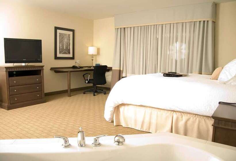 هتل Hampton Inn & Suites Saint John