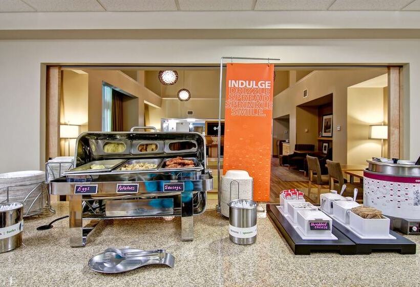 هتل Hampton Inn & Suites Saint John