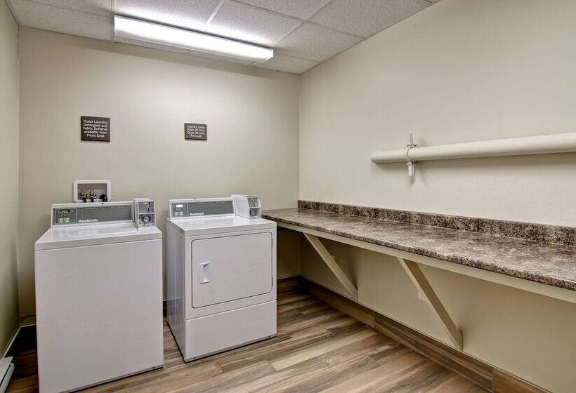 هتل Hampton Inn & Suites Saint John