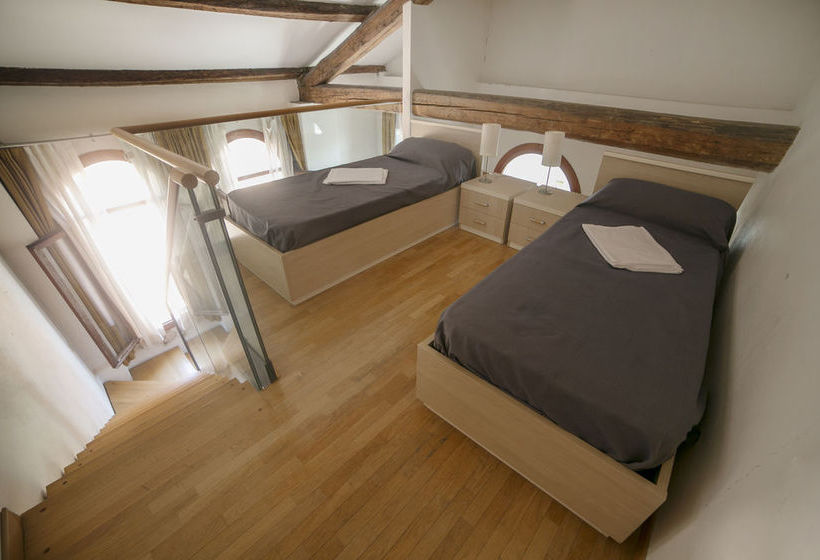 هتل Sunny Terrace Hostel