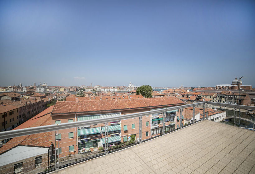 هتل Sunny Terrace Hostel