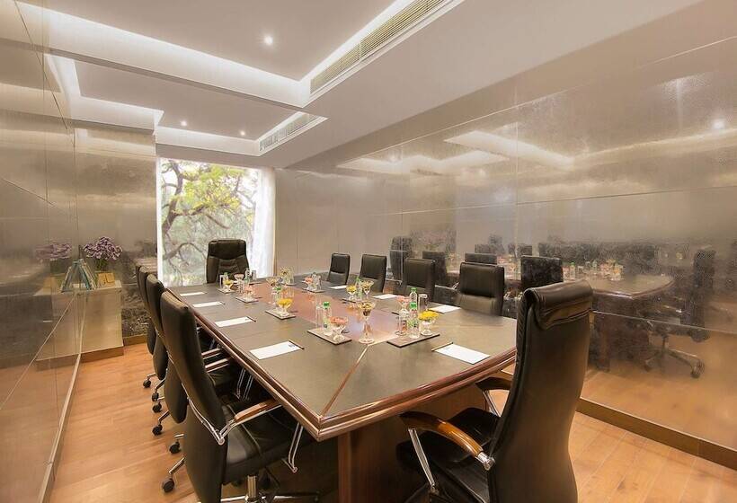 فندق Hrj Sarovar Portico Indore