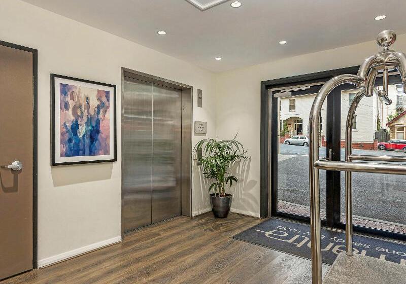 هتل Mantra One Sandy Bay Road