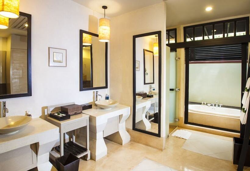 בית מלון כפרי Melati Beach Resort & Spa