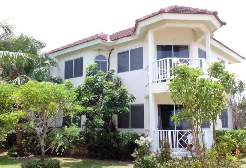 هتل Pipers Cove Resort