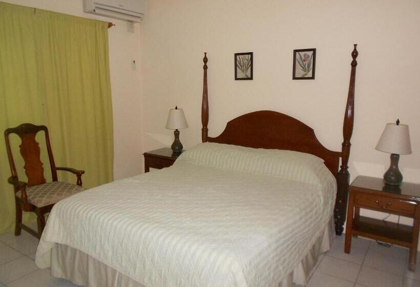 هتل Pipers Cove Resort
