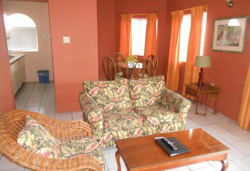 هتل Pipers Cove Resort