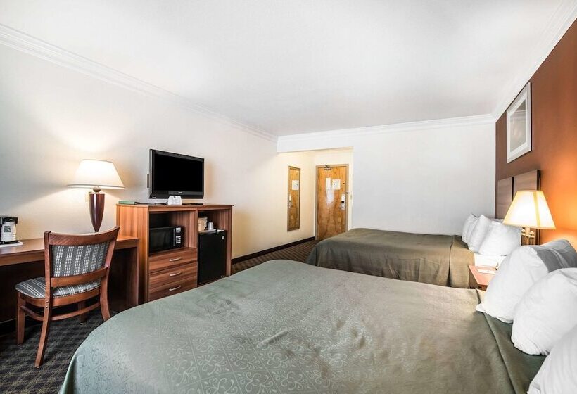 هتل Quality Inn Rutland