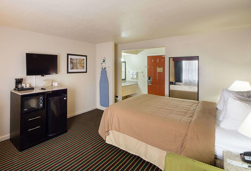 هتل Baymont By Wyndham Del Rio