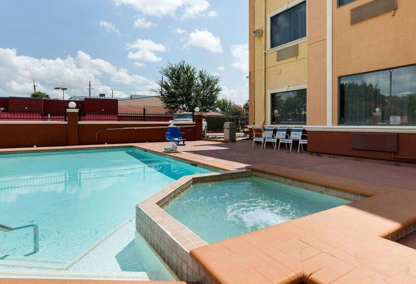 هتل Quality Suites Houston Nw Cyfair