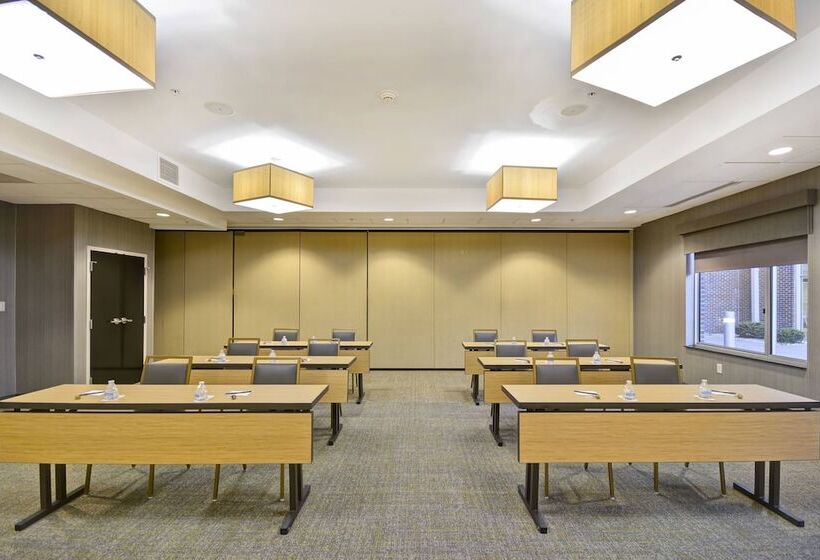 هتل Springhill Suites By Marriott Indianapolis Airport/plainfield