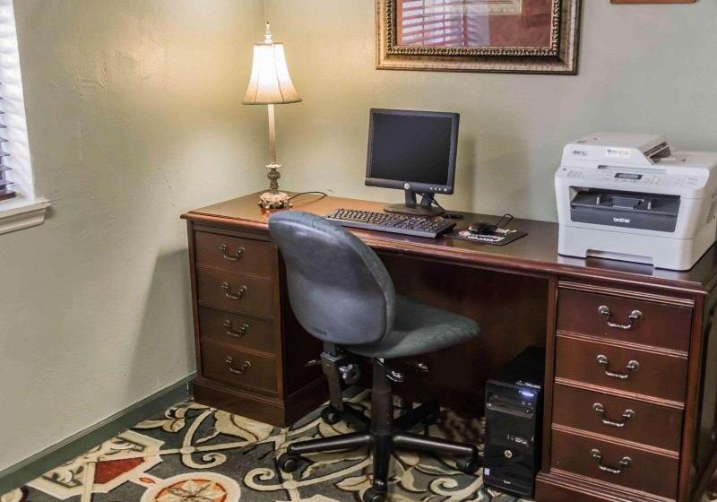 فندق Suburban Studios Tallahassee Near University