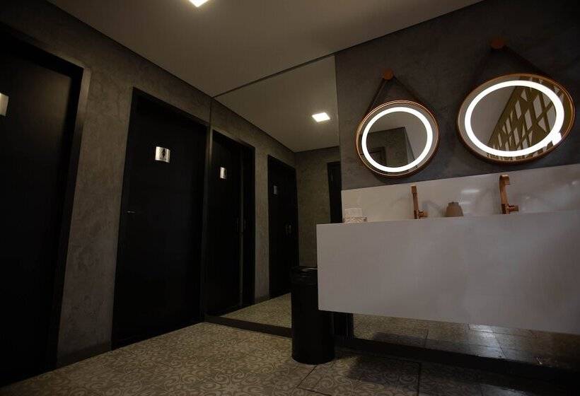 Summit Hotel Monaco