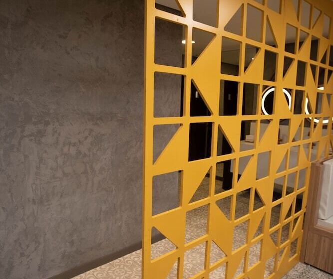 Summit Hotel Monaco