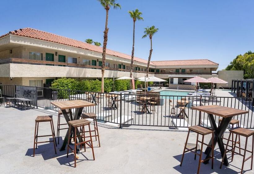 هتل The Infusion Beach Club