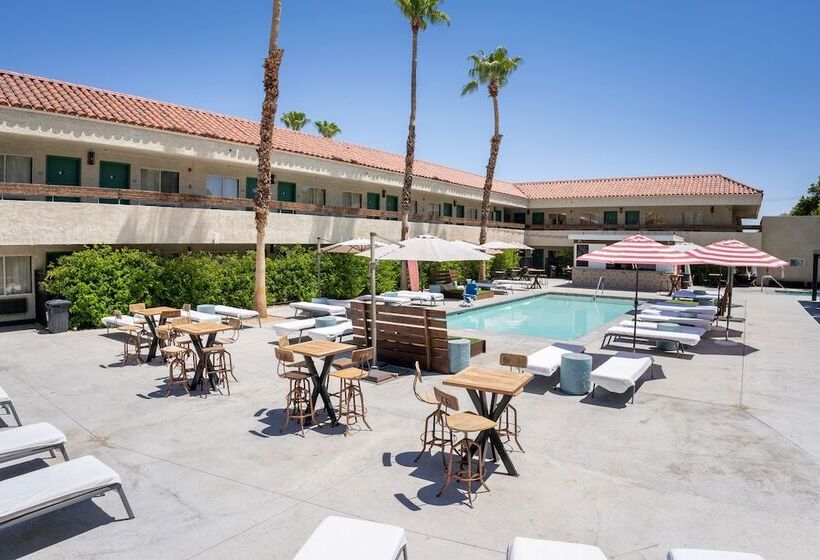 هتل The Infusion Beach Club