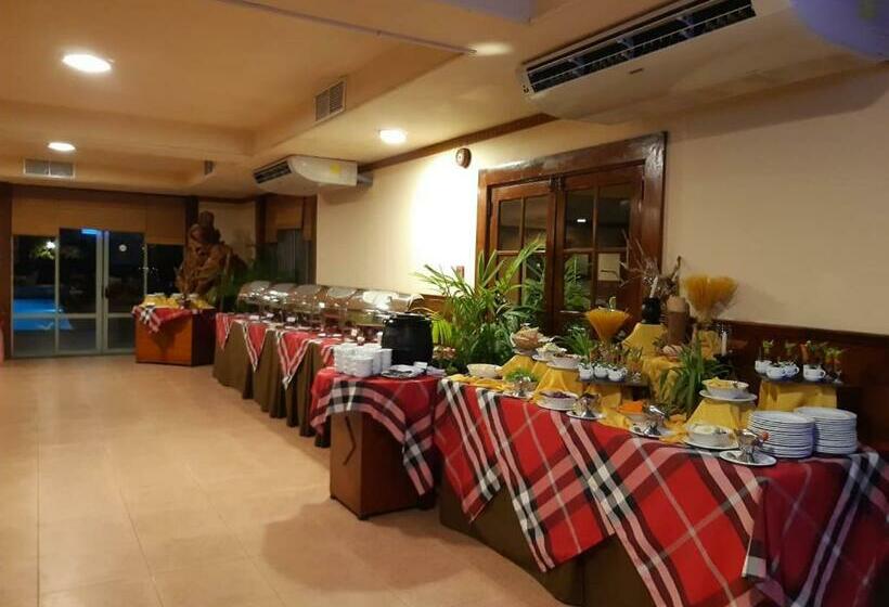 هتل The Oasis Beach Resort