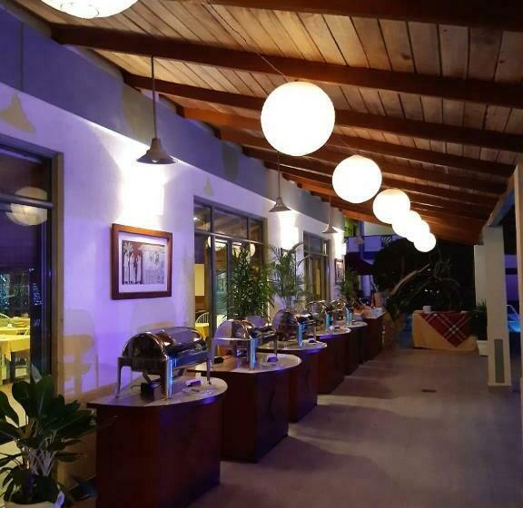 هتل The Oasis Beach Resort