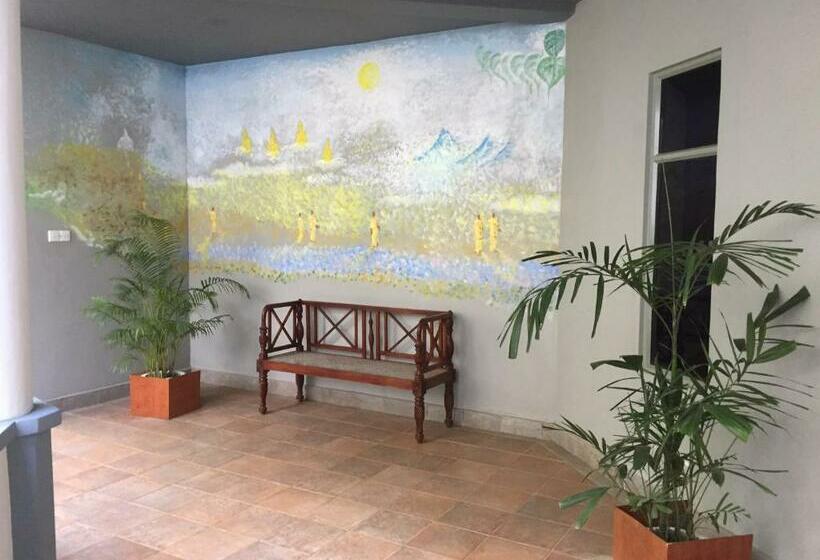 هتل The Oasis Beach Resort