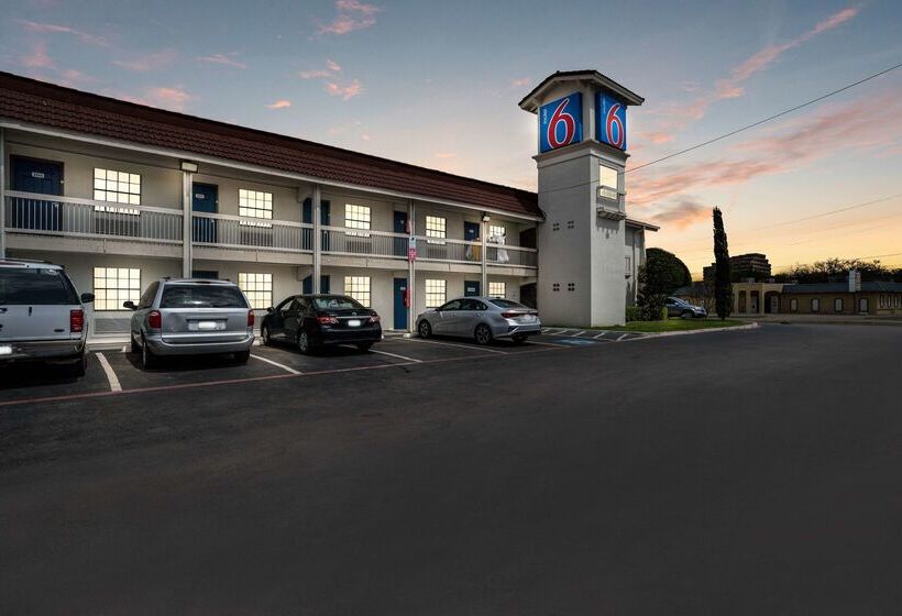 Motel 6dallas, Tx  Market Center