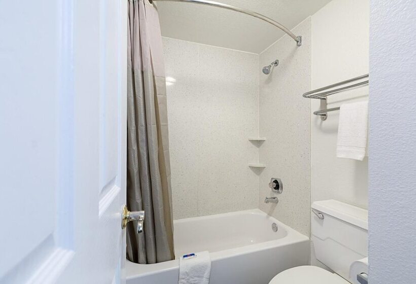 Motel 6dallas, Tx  Market Center