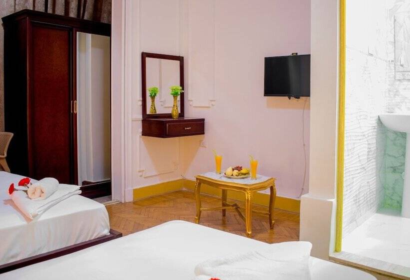 هاستل Golden Palace