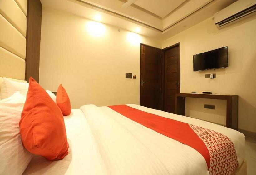هتل Status Inn
