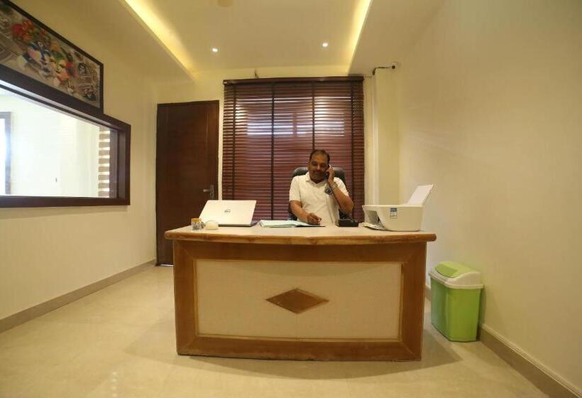هتل Status Inn
