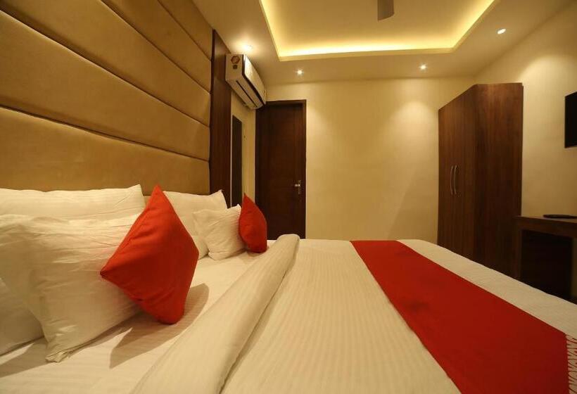 هتل Status Inn