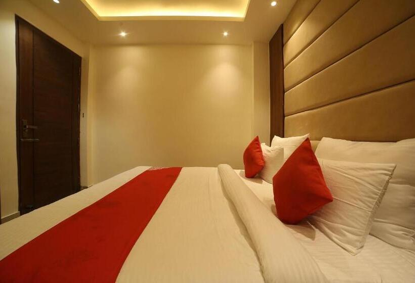 هتل Status Inn