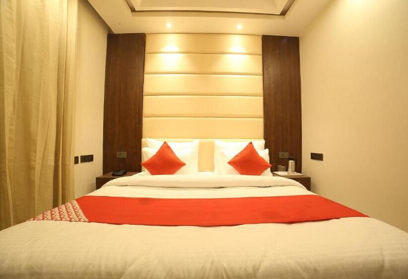 هتل Status Inn