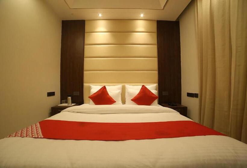 هتل Status Inn