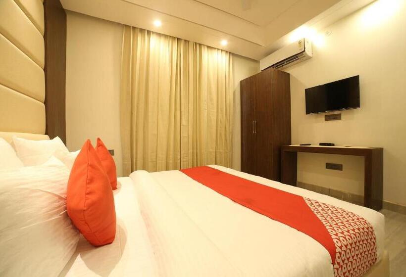 هتل Status Inn