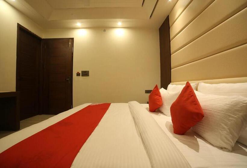 هتل Status Inn