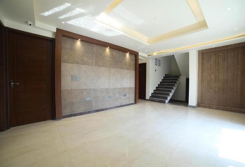 هتل Status Inn