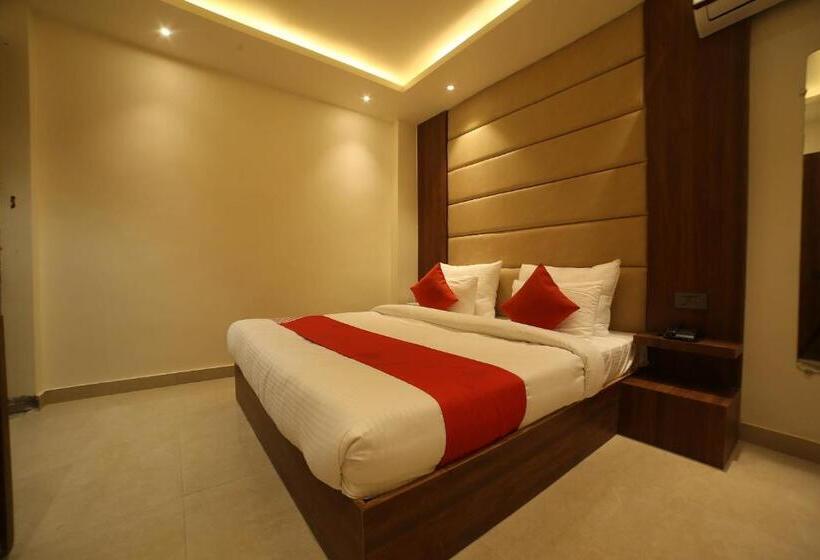 هتل Status Inn