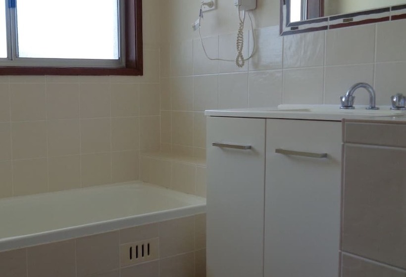 فندق على الطريق Moon River Motor Inn
