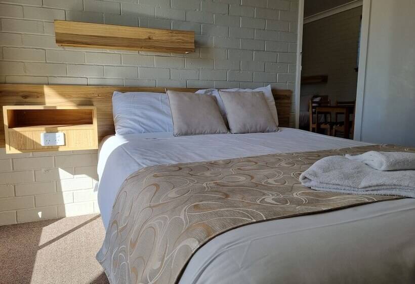فندق على الطريق Moon River Motor Inn