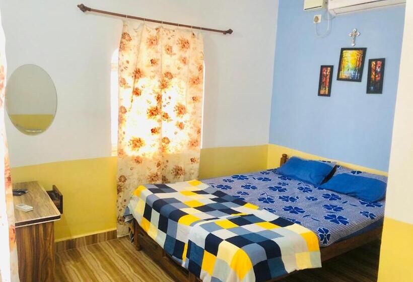 پانسیون Blue Waves Guest House