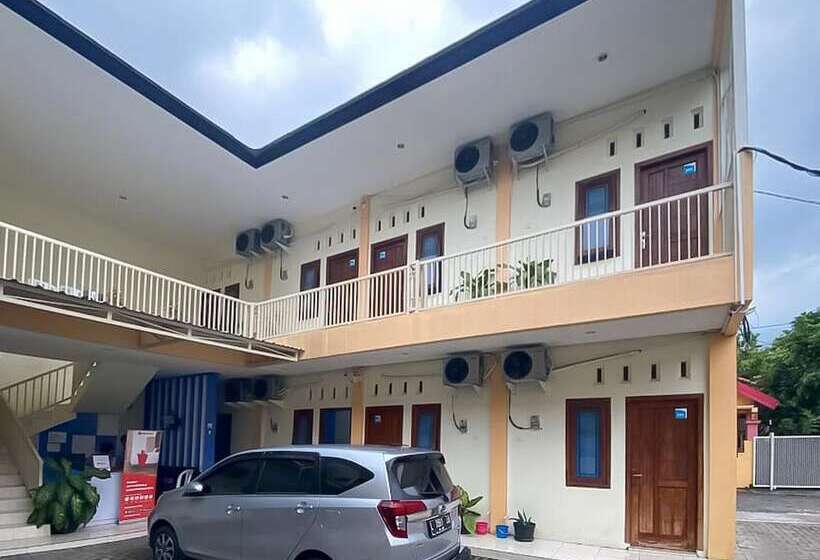 پانسیون Reddoorz Syariah @ Pahlawan Sidoarjo