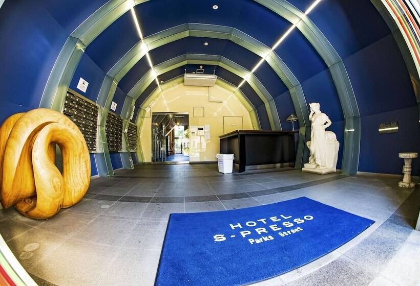 بنسيون Spresso Namba Parks Street