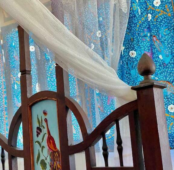 تختخواب و صبحانه Balcony House